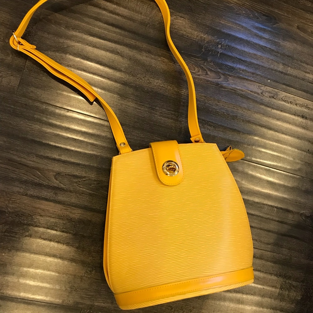 🌼Cute yellow bucket shoulder bag